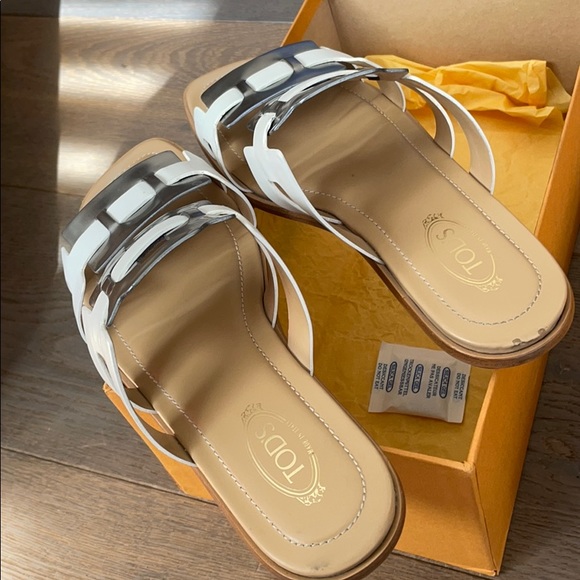 Tod’s silver and white sandals - Picture 4 of 6